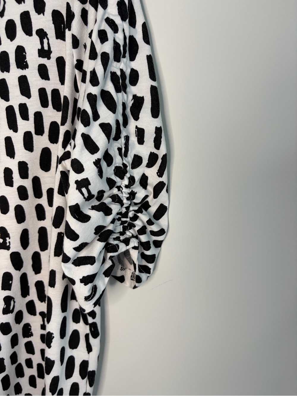 Scoop Neck Short Sleeve Top in Black & White Dot Print - Picture 4 of 5